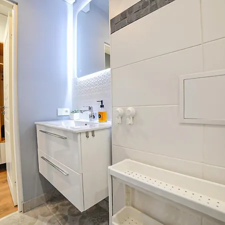 Apartment S22 *